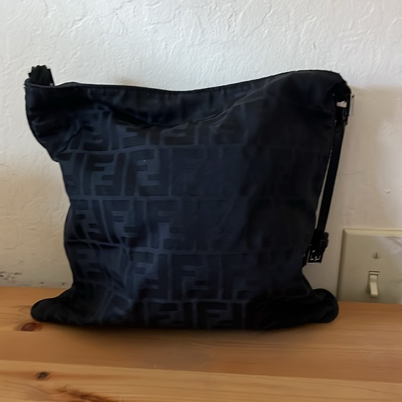 Vintage black Fendi fabric logo shoulder bag - Picture 2 of 12